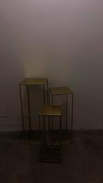 TE HUUR! Set van 3 Zwarte of gouden Display Zuilen, Huis en Inrichting, Woonaccessoires | Zuilen en Pilaren, Ophalen of Verzenden