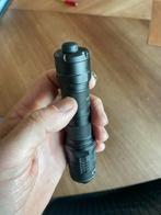 Nitecore P20I UV als nieuw, Caravans en Kamperen, Zaklampen, Ophalen of Verzenden, Zo goed als nieuw, Batterij