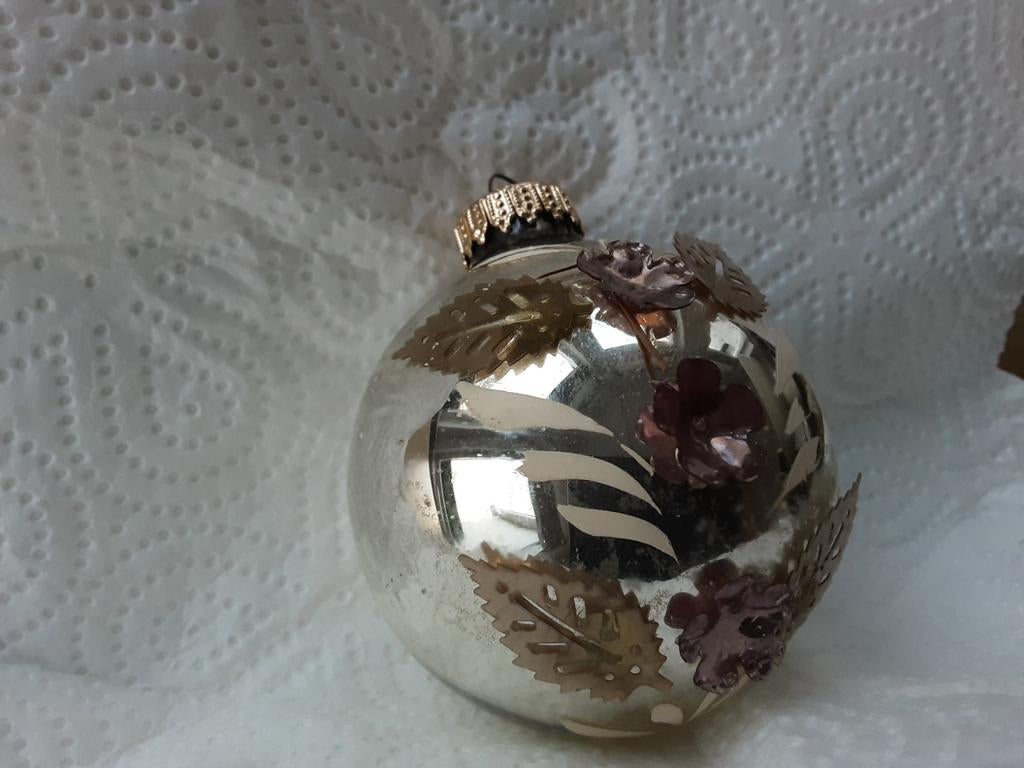Vintage glazen kerstbal met bloemdecoratie, Ophalen of Verzenden