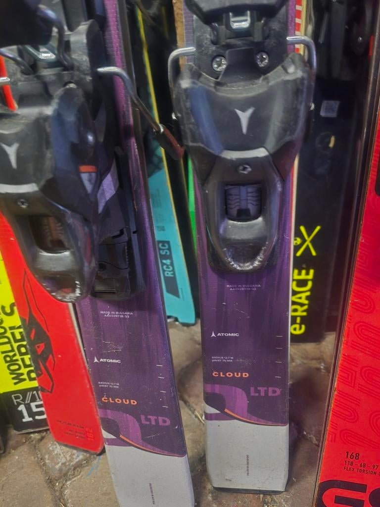 148cm ATOMIC CLOUD QLTD DAMES CARVE SKIS, 140 tot 160 cm, Ophalen of Verzenden, Zo goed als nieuw, Carve