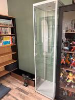 Glazen vitrine kast met slot en ruimte voor verlichting, Huis en Inrichting, Kasten | Vitrinekasten, Ophalen, Zo goed als nieuw