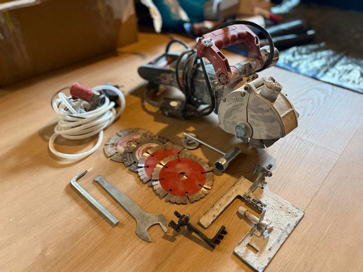 Muurfrees / Sleuvenfrees Vevor, Doe-het-zelf en Verbouw, Gereedschap | Schuurmachines, Gebruikt, Overige typen, 1200 watt of meer