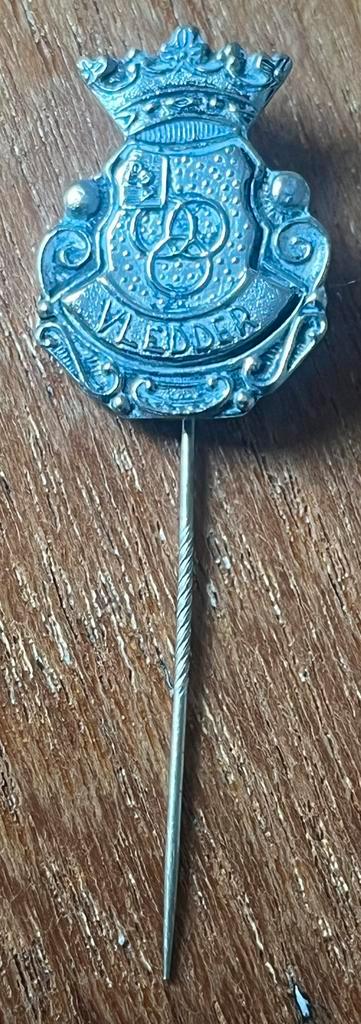 metalen speld wapen Vledder Drenthe, Verzamelen, Speldjes, Pins en Buttons, Zo goed als nieuw, Ophalen of Verzenden