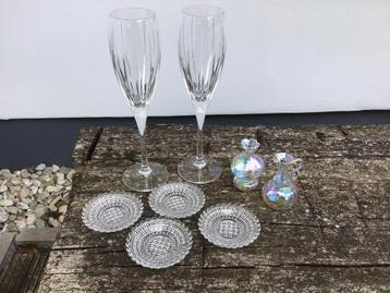 2 champagne glazen  Wedgwood - 4 petit-four schaaltjes etc. beschikbaar voor biedingen