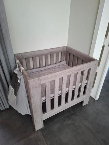 Hele mooi box met accessoires  beschikbaar voor biedingen