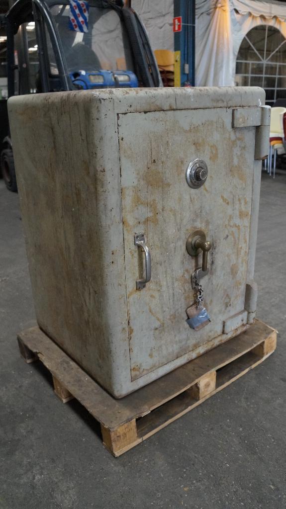 OPRUIMING! Oude klassieke antieke kluis, Zware kluis, Huis en Inrichting, Brandblussers en Brandkasten, Gebruikt, Brandkast, Ophalen of Verzenden