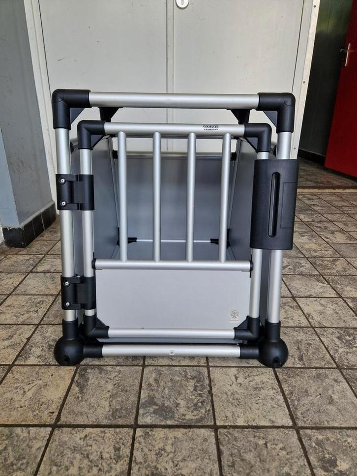 Trixie Vervoersbox/ Autobench aluminium lichtgrijs maat M, Dieren en Toebehoren, Hondenhokken, Zo goed als nieuw, Hondenhok, Minder dan 65 cm
