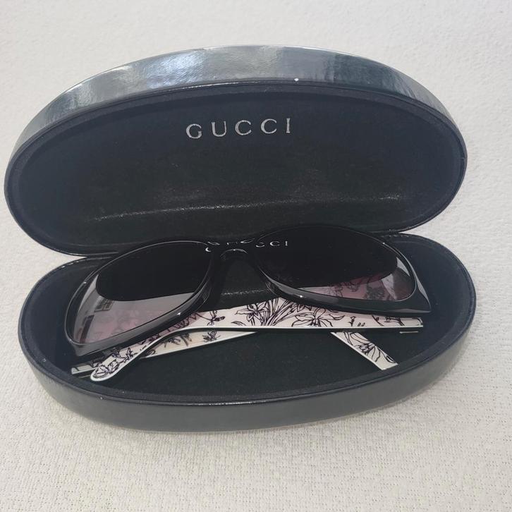 Originele Gucci Zonnebril met Doos, Sieraden, Tassen en Uiterlijk, Zonnebrillen en Brillen | Dames, Ophalen of Verzenden