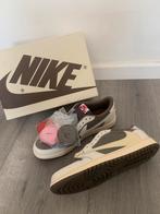 AIR JORDAN 1 LOW TRAVIS SCOTT REVERSE MOCHA, Kleding | Heren, Schoenen, Ophalen of Verzenden, Zo goed als nieuw, Bruin