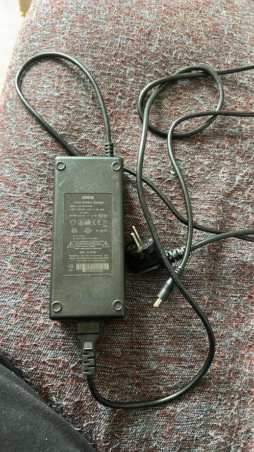 42V 2A Li-ion Batterij Oplader – voor e-bikes en phatfours, Fietsen en Brommers, Fietsaccessoires | Fietsaccu's, Zo goed als nieuw