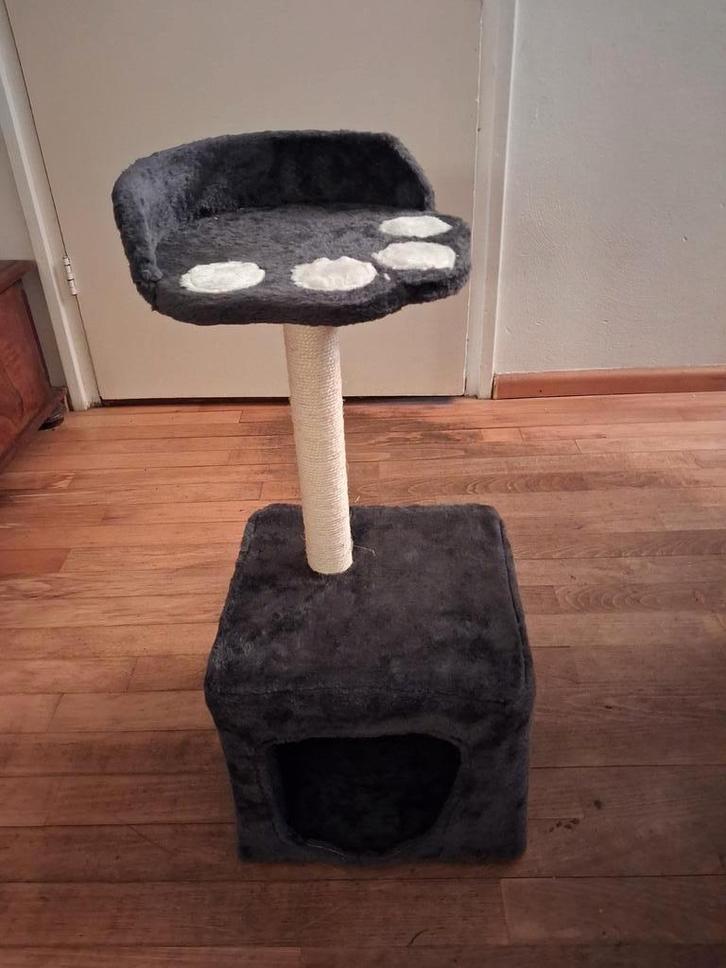 Grijze krabpaal krabmeubel met mandje holletje en zitplankje, Dieren en Toebehoren, Krabmeubelen, Zo goed als nieuw, Krabpaal