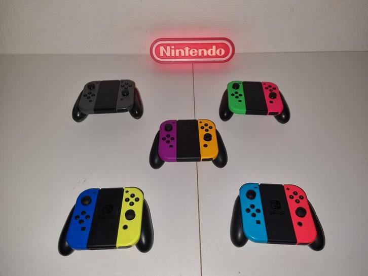 Originele nintendo switch (Oled) joycons met grip Z.G.A.N., Spelcomputers en Games, Games | Nintendo Switch, Zo goed als nieuw
