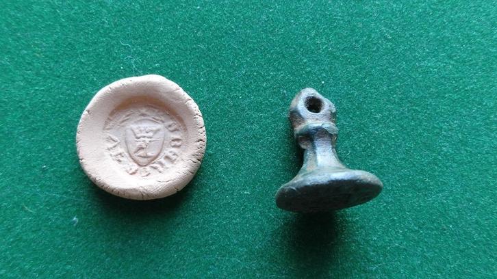 Gotisch zegelstempel brons -  Bodemvondst, Antiek en Kunst, Antiek | Koper en Brons, Brons, Ophalen of Verzenden