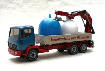 Siku Mercedes 3 as bakwagen met laadkraan en glasbollen 1/55 beschikbaar voor biedingen