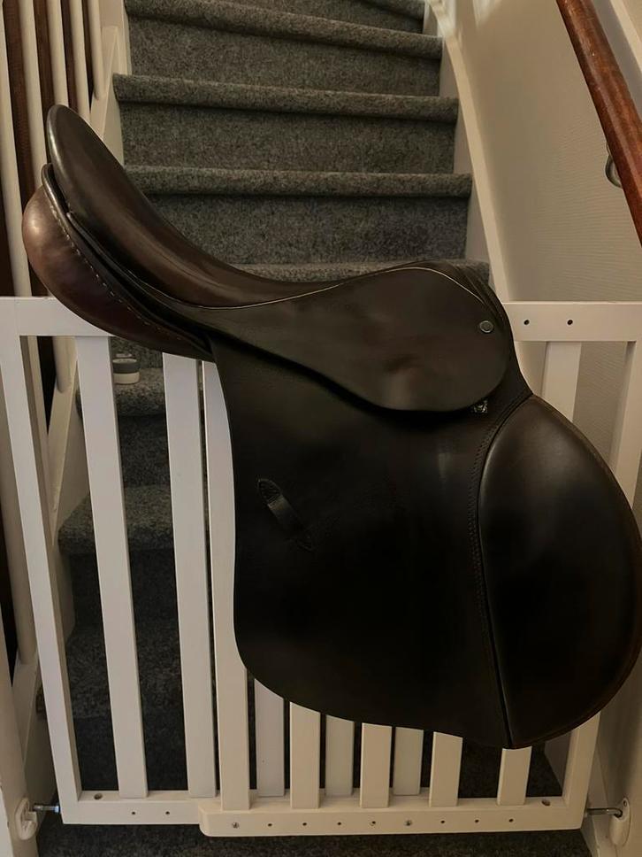 Stübben springzadel, Dieren en Toebehoren, Paarden en Pony's | Zadels, Gebruikt, Springen, Ophalen