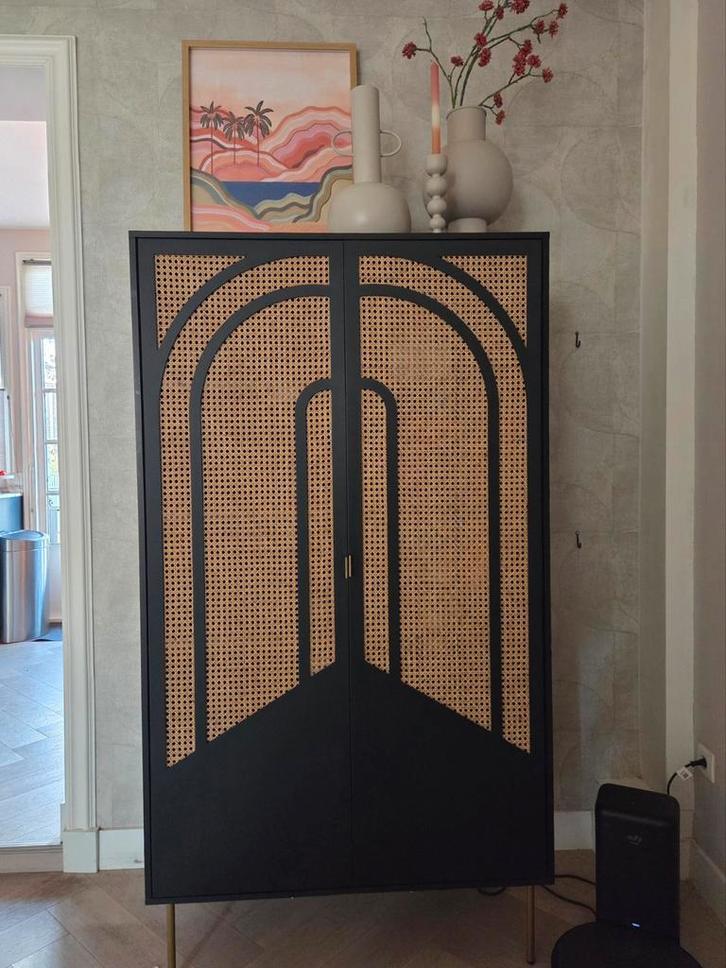 Zwarte kast met rotan deuren, Huis en Inrichting, Kasten | Dressoirs, Zo goed als nieuw, 50 tot 100 cm, 25 tot 50 cm, Ophalen of Verzenden