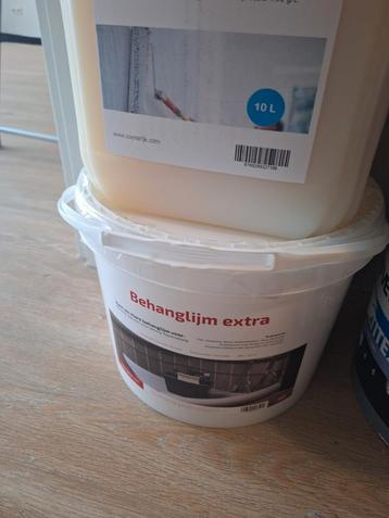 Behanglijm en voorstrijk ! Nieuw ! Goed voor minimaal 50 m2  beschikbaar voor biedingen