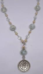 Ketting met gemarmerde witte kralen en hanger met kompas, Met hanger, Wit, Nieuw, Ophalen of Verzenden