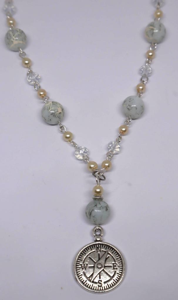 Ketting met gemarmerde witte kralen en hanger met kompas, Sieraden, Tassen en Uiterlijk, Kettingen, Nieuw, Steen of Mineraal, Wit