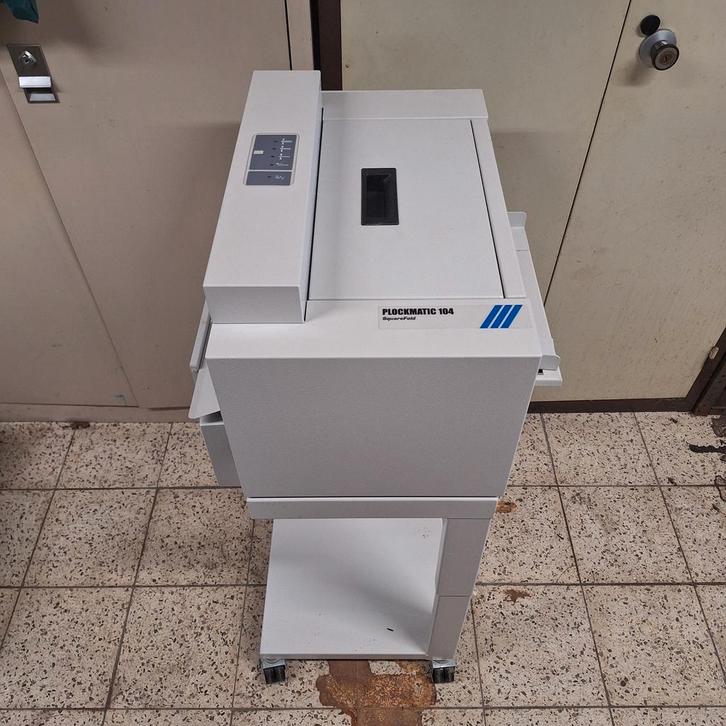 Plockmatic PL104 Squarefold - Professionele Vouw/Nietmachine, Doe-het-zelf en Verbouw, Gereedschap | Overige machines, Gebruikt