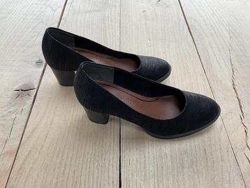 Pumps met blokhak beschikbaar voor biedingen