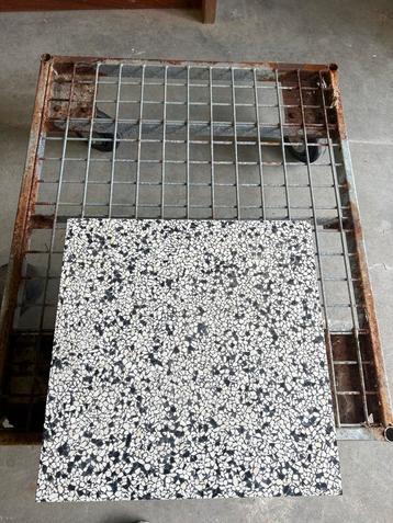 Vloertegel 40x40 - 15mm dik 37 stuks beschikbaar voor biedingen