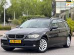 BMW 3-serie Touring 318i High Executive | Automaat | Panoram, Automaat, Achterwielaandrijving, Zwart, 4 cilinders