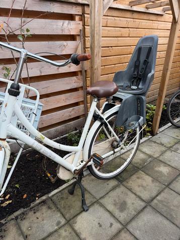 Witte Damesfiets met kinderzitje beschikbaar voor biedingen