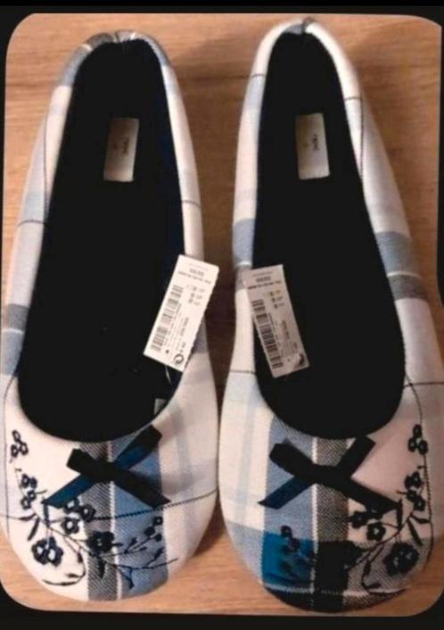42 ♀️〔★★★★★〕ɴɪᴇᴜᴡ🔥〔Sloffen〔NEXT〕"Delfts Blauw" motief, wit, Kleding | Dames, Schoenen, Nieuw, Pantoffels of Sloffen, Ophalen of Verzenden