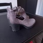 Prachtige nieuwe grijze enkellaarsjes maat 38.Prijs 15.-, Ophalen of Verzenden, Nieuw, Grijs