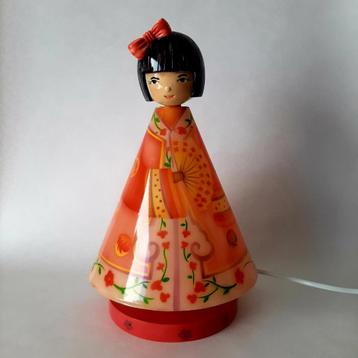 Lamp in de vorm van een meisje beschikbaar voor biedingen