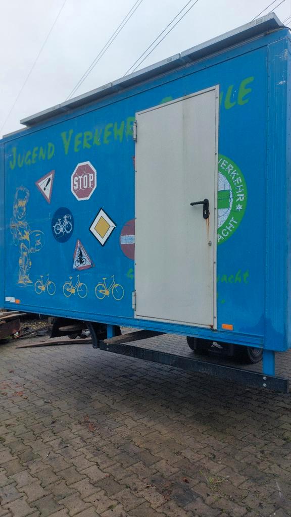 Meubelbak Mercedes 410 met laadklep en zonnepanelen, Auto-onderdelen, Vrachtwagen-onderdelen, Ophalen of Verzenden