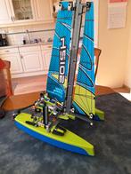 Lego technic catamaran 42105, Kinderen en Baby's, Speelgoed | Duplo en Lego, Ophalen of Verzenden, Zo goed als nieuw