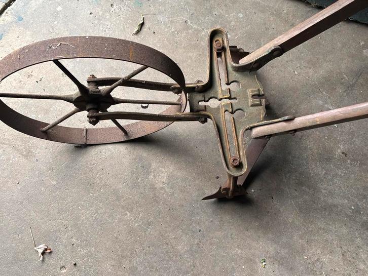 Antieke schoffel met wiel, Antiek en Kunst, Antiek | Gereedschap en Instrumenten, Ophalen