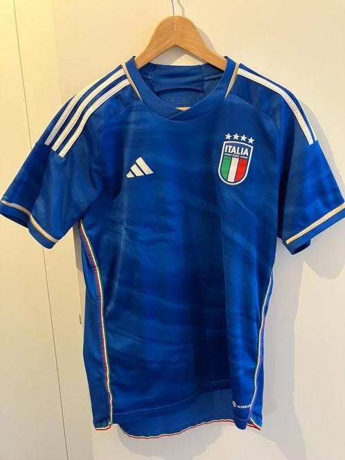 Adidas Italië Voetbalshirt 2024 – Zo goed als nieuw – €29 –, Sport en Fitness, Voetbal, Zo goed als nieuw, Shirt, Maat M, Ophalen of Verzenden