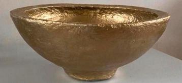 Grote gouden schaal beschikbaar voor biedingen