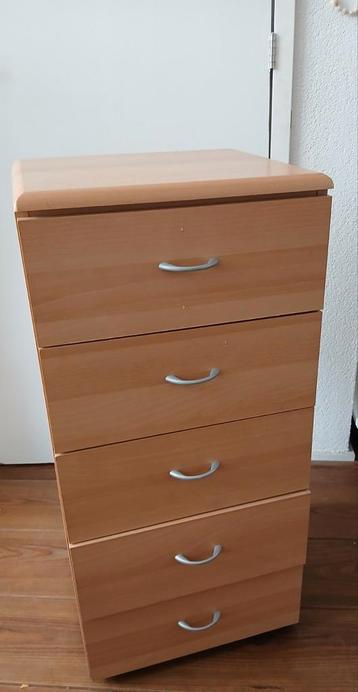 Ladekastje 5 lades beschikbaar voor biedingen