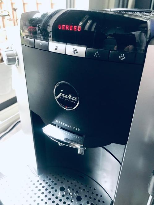 Nieuwstaat Jura F50 met een grote onderhoudsbeurt., Witgoed en Apparatuur, Koffiezetapparaten, Zo goed als nieuw, Gemalen koffie