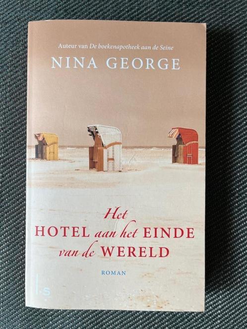 Nina George - Het Hotel aan het Einde van de Wereld., Boeken, Romans, Zo goed als nieuw, Ophalen of Verzenden
