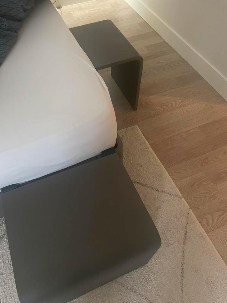 Auping Auronde tafeltjes / nachtkastjes (grijs), Huis en Inrichting, Slaapkamer | Slaapbanken, Gebruikt, 160 cm, Tweepersoons