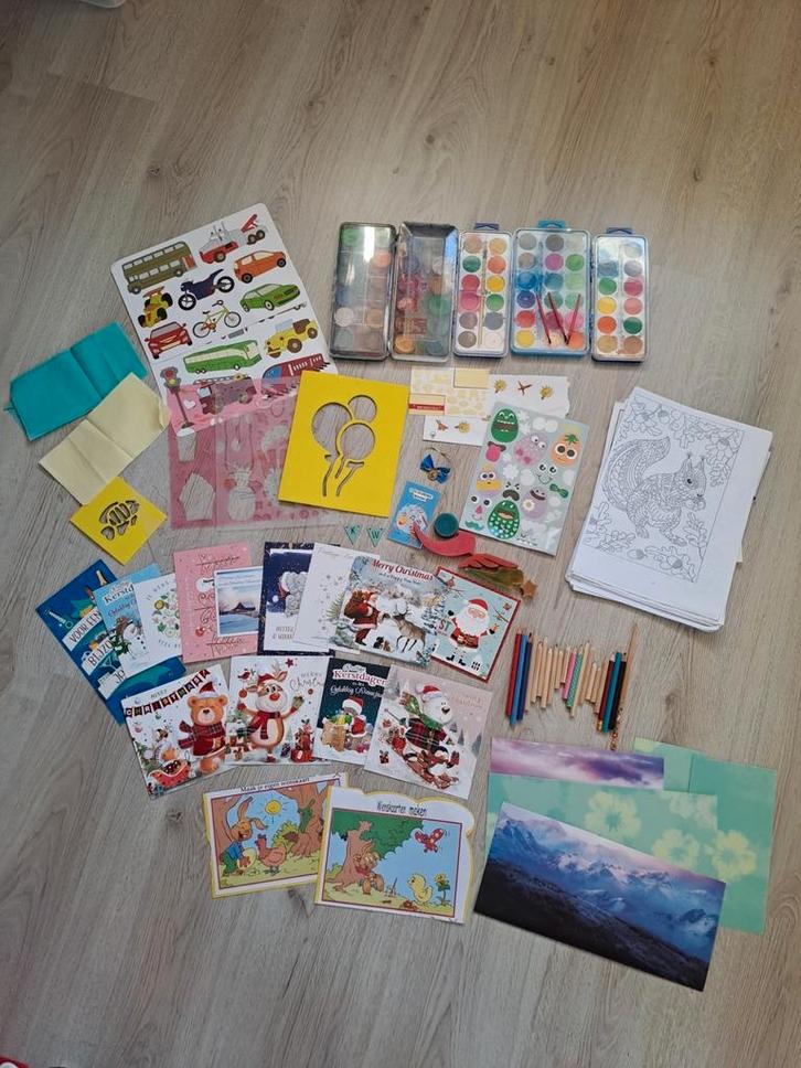 Groot knutselpakket waterverf sjablonen stickers kleuren, Hobby en Vrije tijd, Knutselen, Gebruikt, Materiaal, Ophalen of Verzenden
