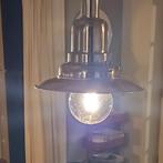 Twee stijlvolle hanglampen, Minder dan 50 cm, Rond, Tot twee personen, Minder dan 50 cm