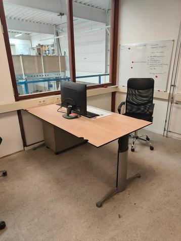 Bureau verstelbaar ruilen voor een kratje bier! beschikbaar voor biedingen