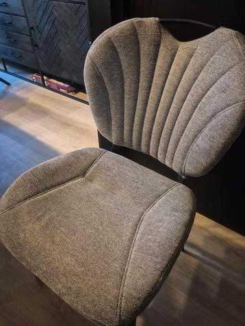 2 Stoelen - Zo goed als nieuw! beschikbaar voor biedingen