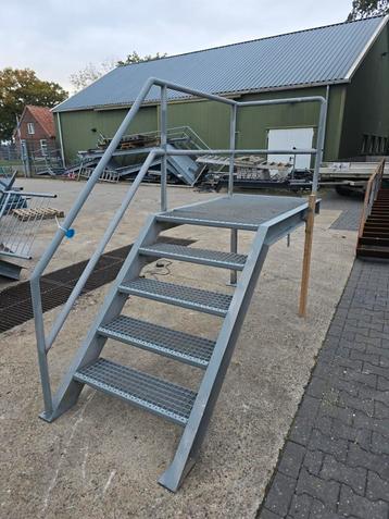 Stalen bordestrap. Hoog 1.05mtr. Nob147 beschikbaar voor biedingen