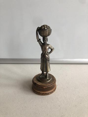 Afrikaanse vrouw sculptuur / beeldje beschikbaar voor biedingen