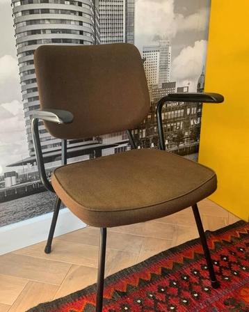 Gispen armstoel beschikbaar voor biedingen
