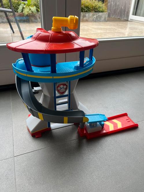 Paw patrol uitkijktoren. Met diverse pups, Kinderen en Baby's, Speelgoed | Actiefiguren, Zo goed als nieuw, Ophalen of Verzenden