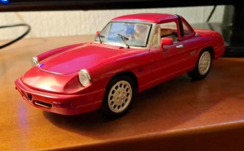 Alfa Romeo Spider 1:18 zgan, Hobby en Vrije tijd, Modelauto's | 1:18, Zo goed als nieuw, Verzenden