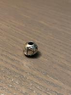 Pandora clip wereldbol, Sieraden, Tassen en Uiterlijk, Bedels, Gebruikt, Pandora, Ophalen of Verzenden, 1 bedel